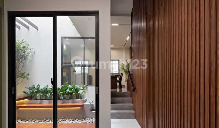Rumah 3 Lantai, Full Furnished, Modern Minimalis di Kota Wisata Cibubur 2