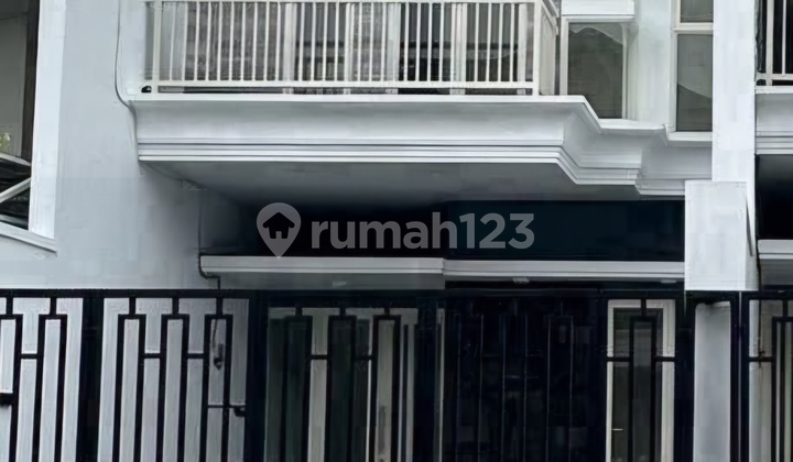 Rumah Minimalis Dekat Ubaya Dan Petra Jemursari