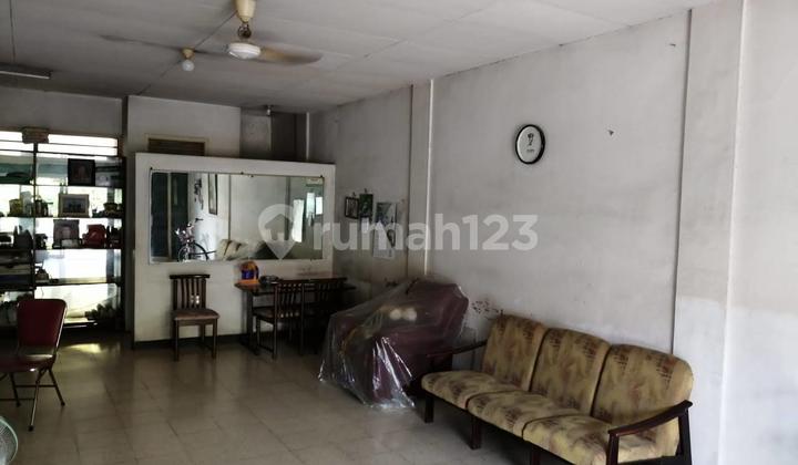Shop House in Darmo Baru Barat with 3 Bedrooms Ready for Use 2