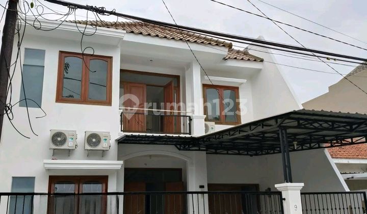 Rumah Megah 2 Lantai Untuk Keluarga Besar Di Dukuh Kupang Barat