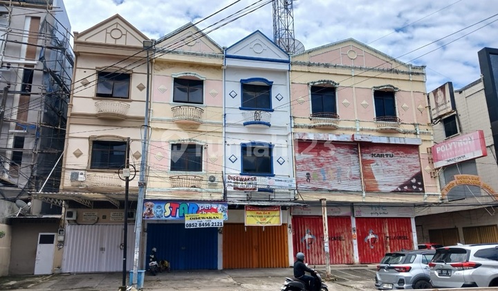 Disewakan Ruko 3lt (mm) di Jl. Metro Latimojong, Lariang Bangi, Kec. Makassar, Kota Makassar, Sulawesi Selatan, Lariang Bangi 1