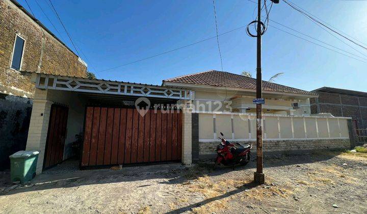 Dijual Rumah Furnished di jl. Berua Raya, Perumahan Graha Amalia, Makassar (rd), Paccerakang 1