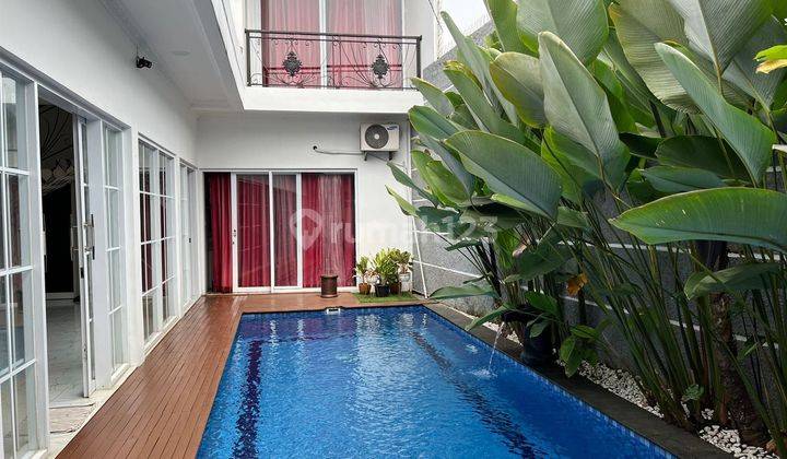 Rumah  ada kolam renang Rapih kamar banyak ciangsana 2