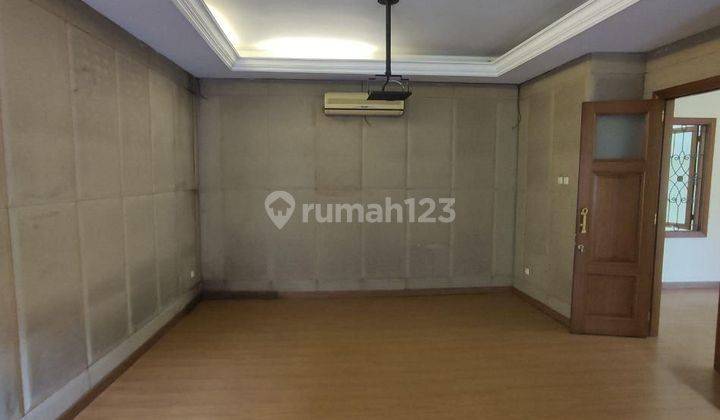 Rumah Modern Raffles Hills  Banyak Kamar Garasi 4 Mobil, Kamar 5 2