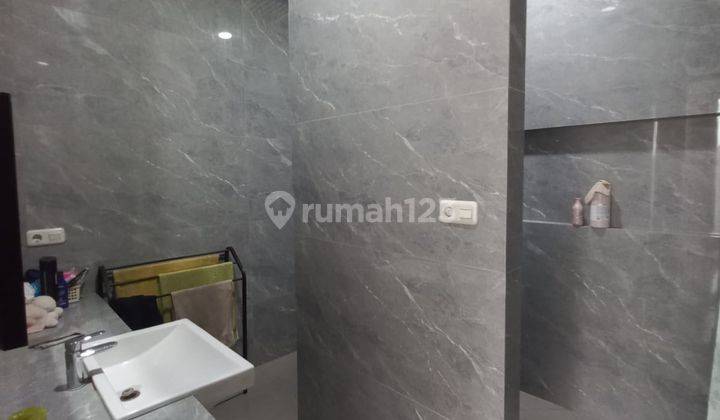 Dijual Rumah Minimalis Singgasana Pradana Bandung Nyaman Terawat 2