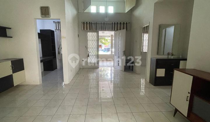 Dijual Rumah di Kota Baru Parahyangan Terawat Siap Huni