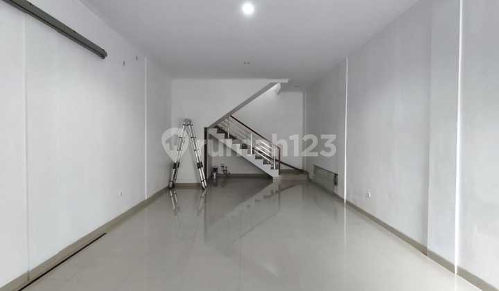 Well-Maintained Shop House for Sale in Gunung Batu, Pasteur, Bandung 2