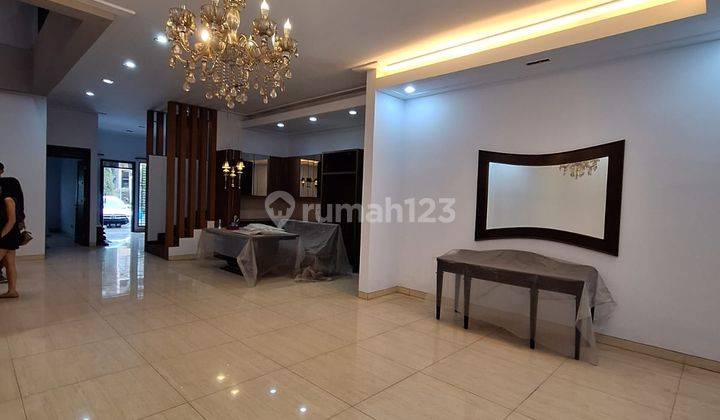 Rumah Dijual disewakan Singgasana Pradana Bandung Semi Furnished 1