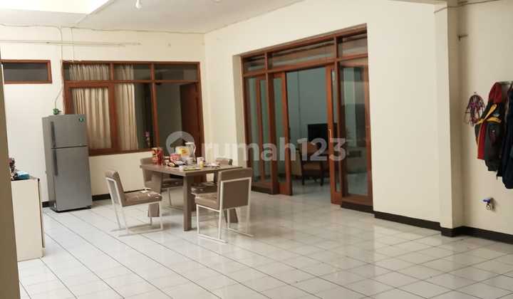 Dijual Rumah Hitung Tanah di Tengah Kota Bandung