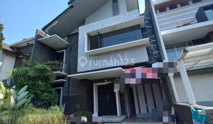 Rumah Dijual Singgasana Pradana Cantik Terawat Siap Huni 1