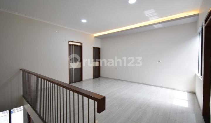 Dijual Rumah Cantik Baru di Kopo Mas Bandung