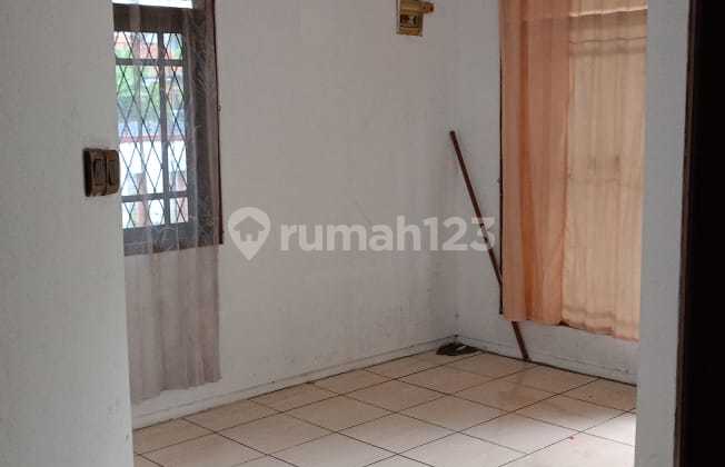 For Sale Ready-to-Occupy Hook House in Margacinta, Bandung 2