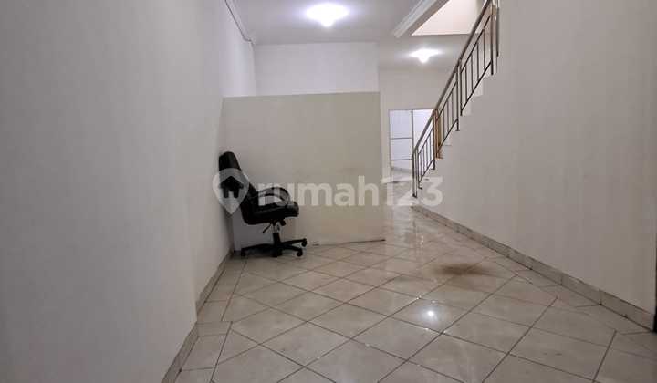 Strategic Shop House for Sale on Karapitan Main Road, Bandung