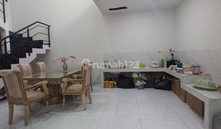 Dijual Rumah Minimalis Singgasana Pradana Bandung Nyaman Terawat 2