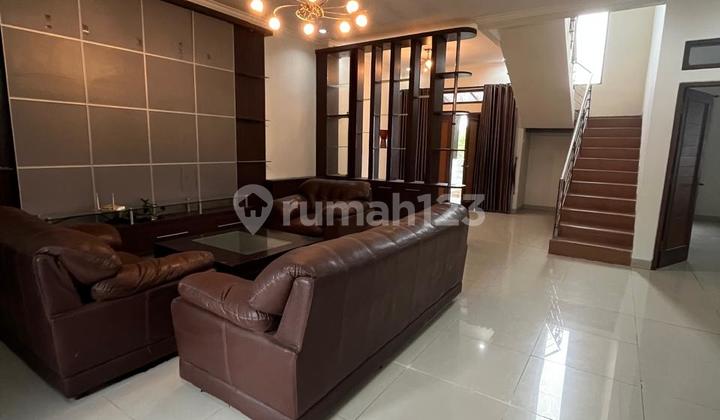 Disewakan Rumah 2 Lantai di Setraduta Bandung Furnished