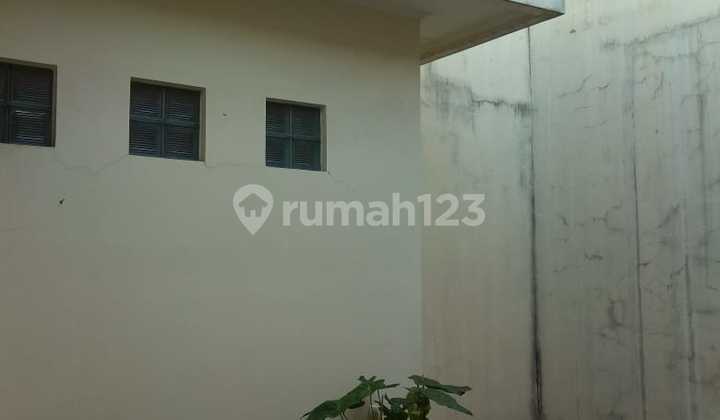 Affordable Strategic Shop House for Sale on Jl Pungkur, Bandung 2