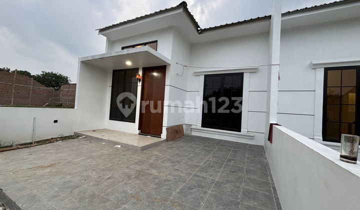 Presenting a Beautiful New Residence in the Padang Bulan Setiabudi Area Presenting a Beautiful New Residence in the Padang Bulan Setiabudi Area