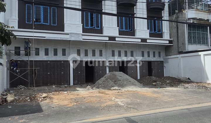 Luxury Villa with Access to Sutomo, at the Heart of Medan City Center Luxury Villa with Access to Sutomo, at the Heart of Medan City Center