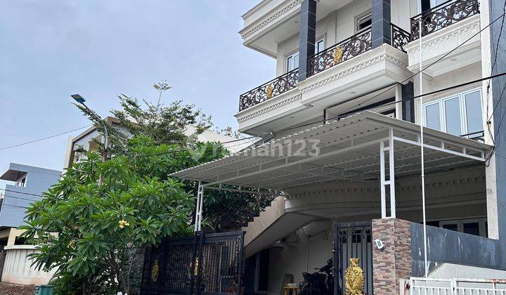 Rumah Hoek Mewah 3 Lantai Taman Pegangsaan Indah Semi Furnished 2