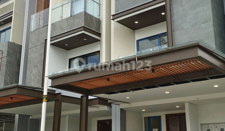 Rumah Modern. 3 Lantai Pondok Indah Town House 2 Veteran Rumah Modern. 3 Lantai Pondok Indah Town House 2 Veteran