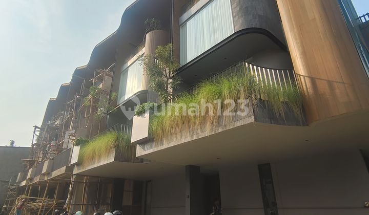 Rumah Modern 3 Lantai + Rooftop Pinggir Jalan Kemang Utara 2