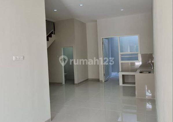 Rumah 2 Lantai Bagus SHM di Jl. Raya Kutirsari Indah, Surabaya 2