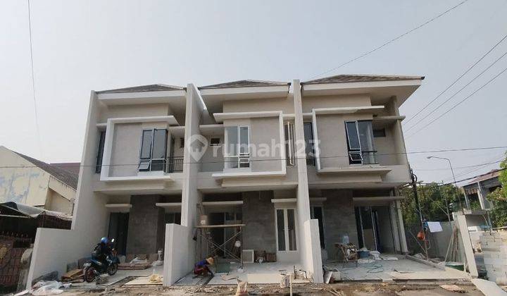 Rumah 2 Lantai Bagus SHM di Kutisari Indah Utara, Surabaya 1