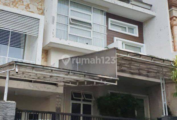 Rumah 2 Lantai Furnished SHM di Vila Valensia, Surabaya 1