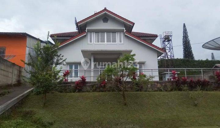 Villa Cantik 2 lantai Pemandangan Gunung Di Puncak Cisarua 1