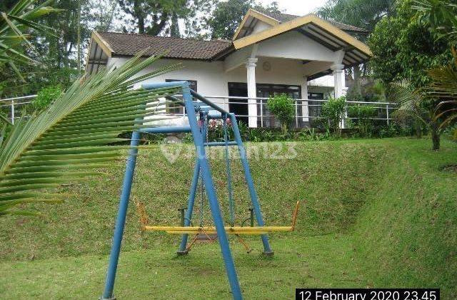 Villa Cantik 2 lantai Pemandangan Gunung Di Puncak Cisarua 2