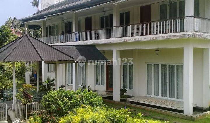 Villa Bagus Halaman Luas Di Mega Mendung Dekat Jalan Raya Puncak  1