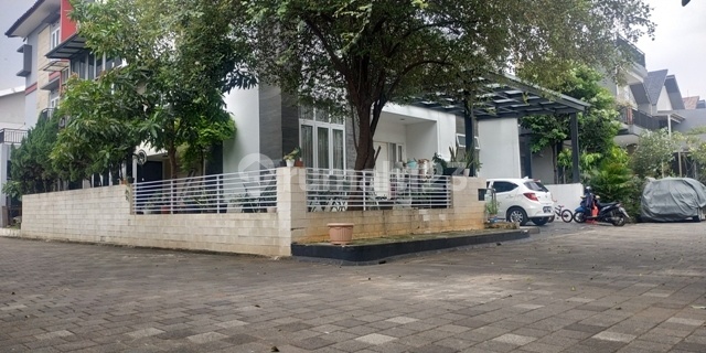 Beautiful 3-Story Ready-to-Occupy House in KramatJati