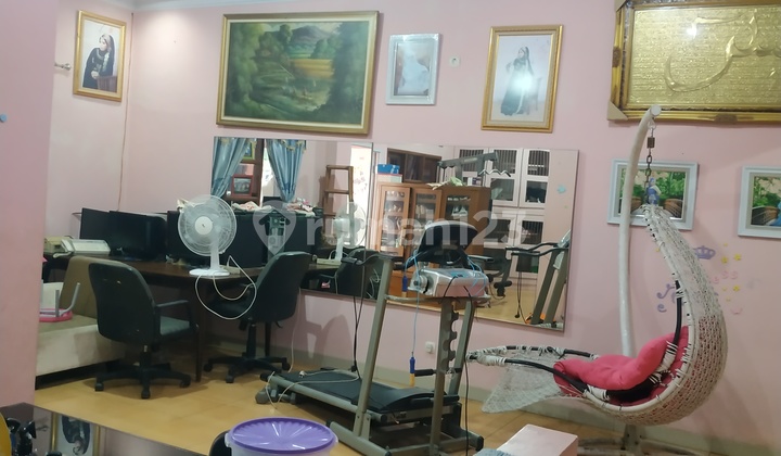 Rumah 2 Lantai Full Furnish Lokasi Strategis Duren Sawit Jakarta 2