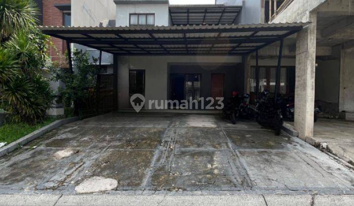 Rumah Exclusif Semi Furnished dua lantai, Siap huni di Kota Wisata 1