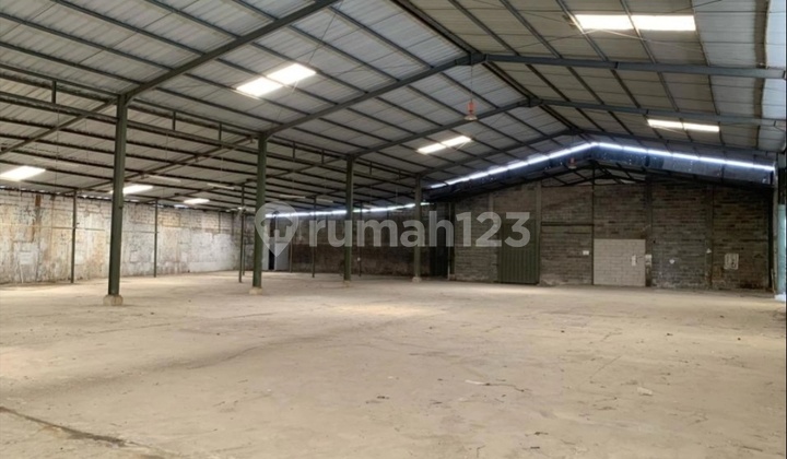 Warehouse for Quick Sale, Land Area Included, Ready to Use in Jurumudi Daan Mogot. Warehouse for Quick Sale, Land Area Included, Ready to Use in Jurumudi Daan Mogot.