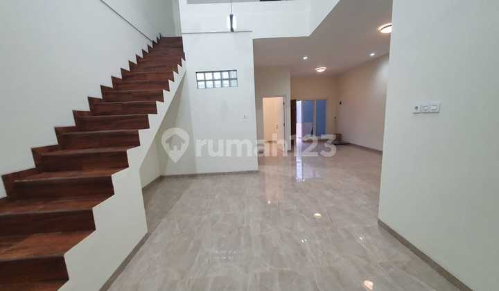 Di Jual Cepat Rumah Baru Strategis Pinggir Jalan Raya 2