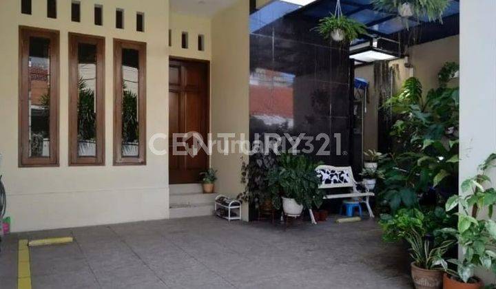 Rumah Bagus Dengan Balkon Strategis Di Ciputat 5039 2