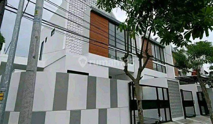 Rumah Hook Scandinavian Style Gading Pantai Surabaya  2