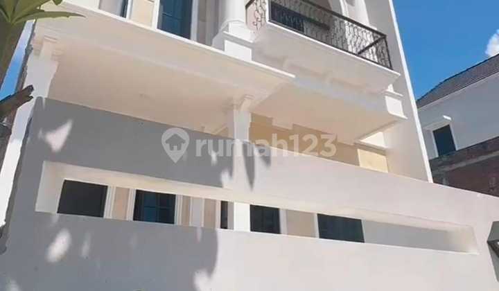 Rumah Cantik American Style Songgoriti Malang