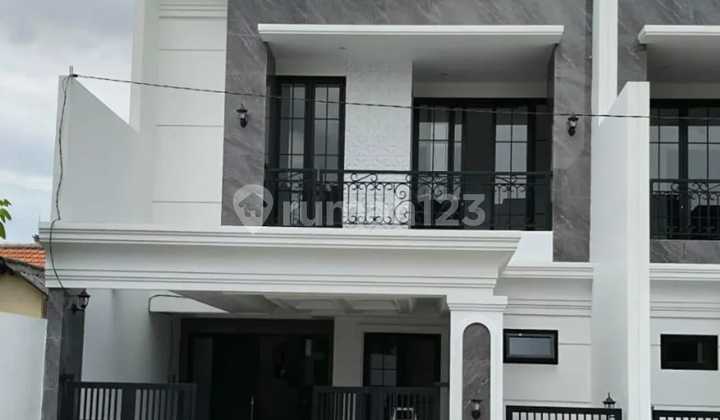 Row for 4 Cars‼️ Beautiful House in Araya 2, Surabaya