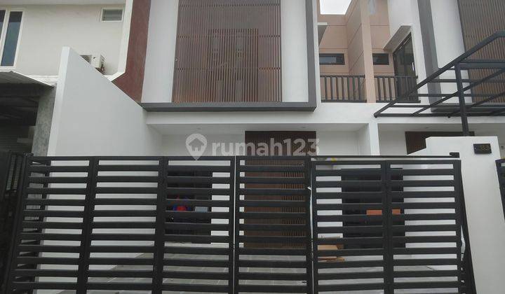 Rumah Cantik Sutorejo Surabaya 1