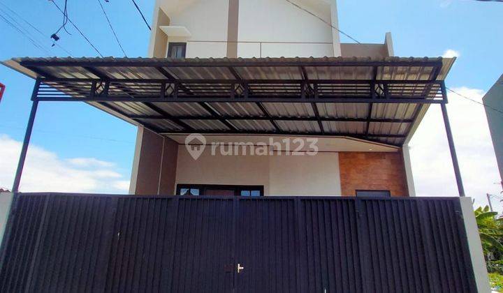 Rumah Cantik Scandinavian Tambak Wedi Surabaya  1