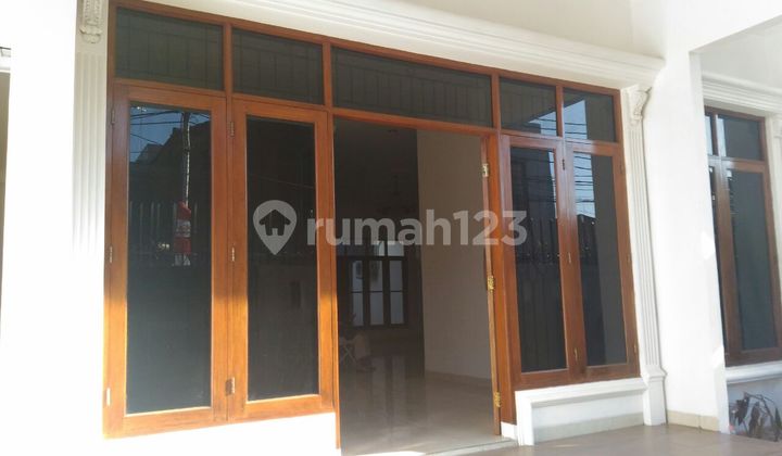 Disewakan Rumah di Dharmawangsa Jakarta Selatan Bisa Untuk Office Disewakan Rumah di Dharmawangsa Jakarta Selatan Bisa Untuk Office