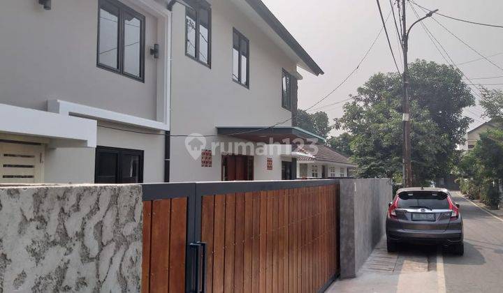 Dijual Rumah 2 Lantai Di Kebayoran Lama 4 Kamar SHM 1