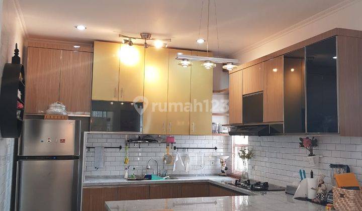 Dijual Rumah 2 Lantai Di Sumarecon Tangerang SHM Furnish 1