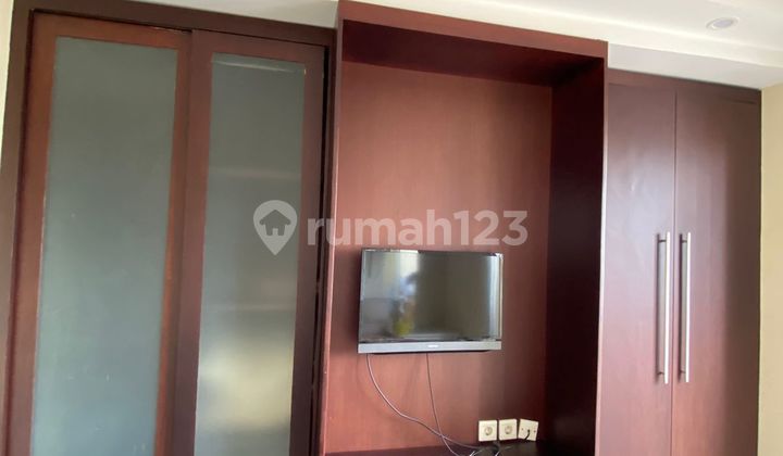 Disewakan Apartemen Cosmo Mansion 1 Bedroom Lantai Tengah 2