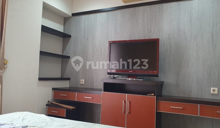 Dijual 3 Bedroom Bagus Apartemen Cosmo Mansion Full Furnish 2