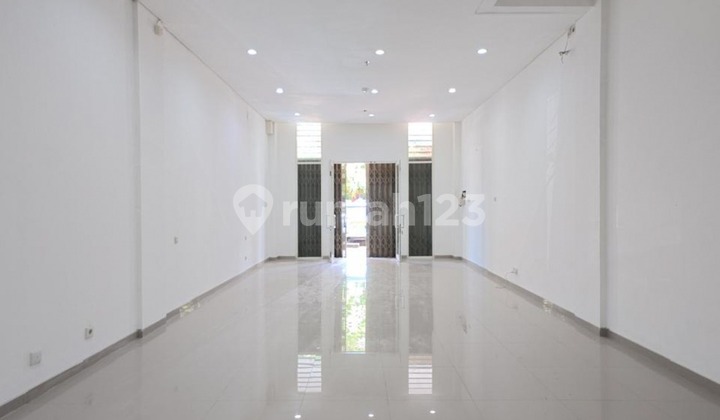 For Sale 4.5-Story Shophouse in Thamrin Residence, Strategic Location 2