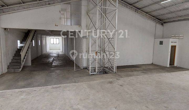 Disewakan Gudang Rapi Dengan Lift Barang Di Kembangan 2