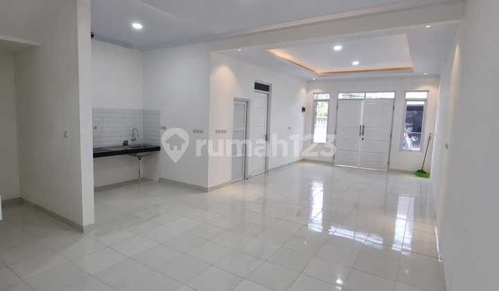 Rumah 2 LT. Bagus Terawat Dekat Jalan Arteri Klp Gading Jakut Th 1